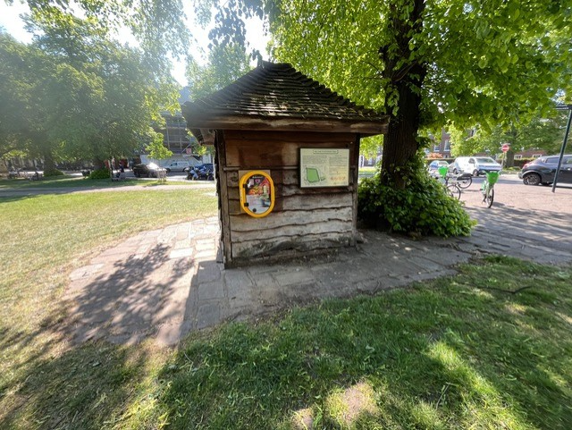 Defibrillator